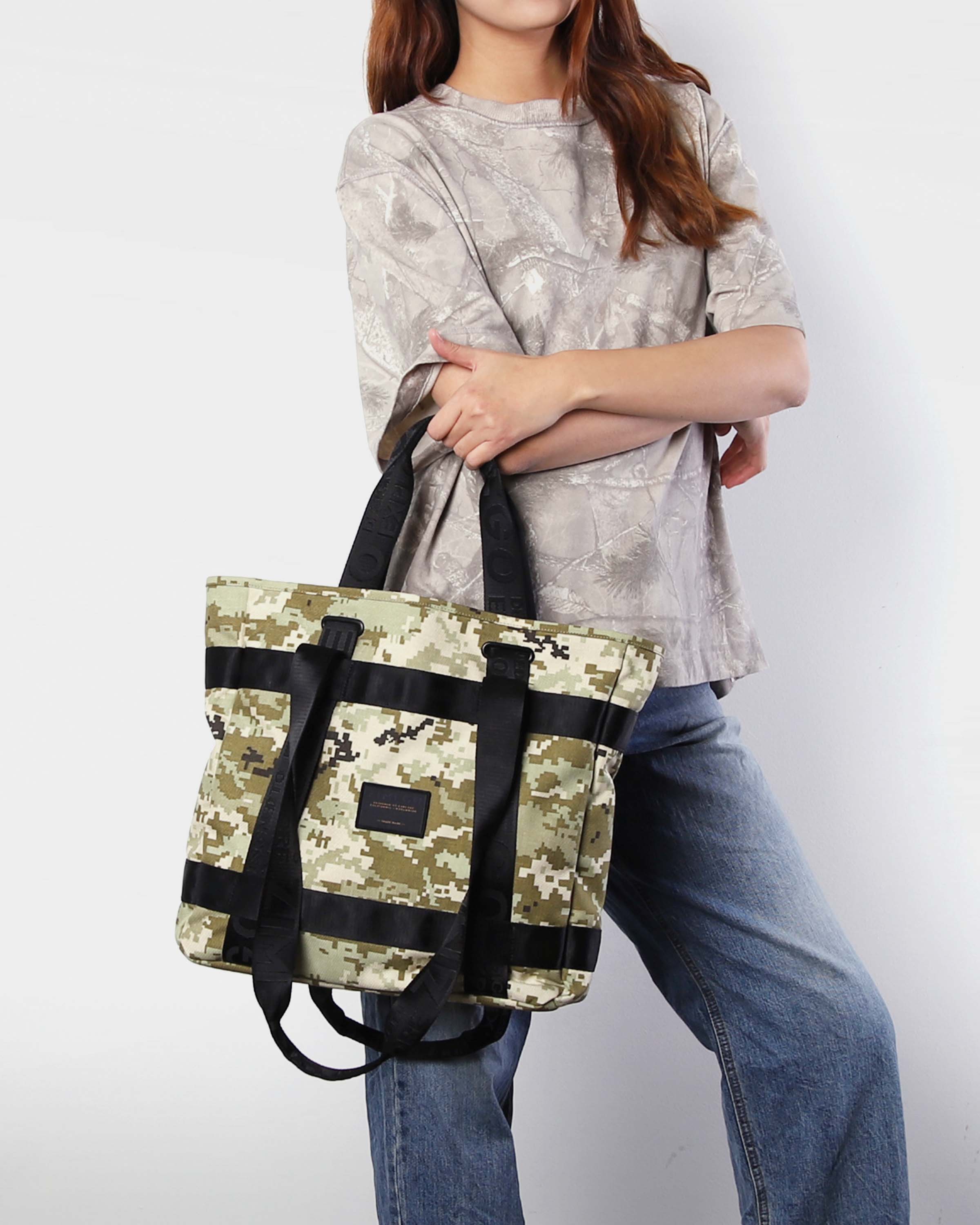 THE TWO WAY TOTE-2